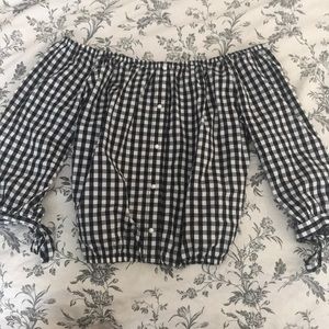 B&W Off the shoulder fitted top quarter sleeves